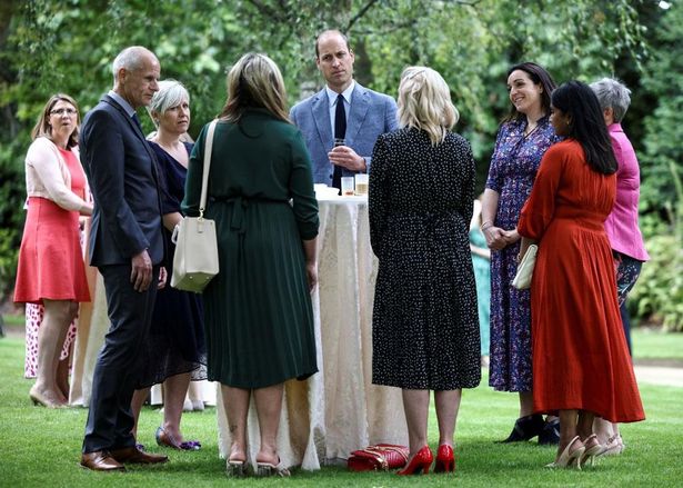 女王が同章の授与を発表した日、医療従事者らを招いたパーティを主催したウィリアム王子
