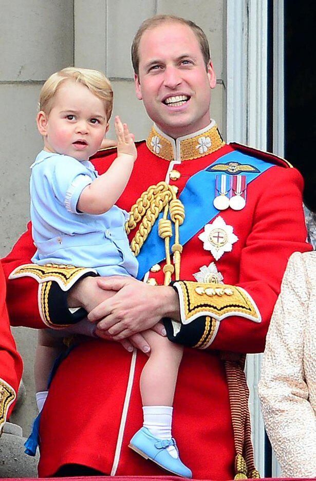 ウィリアム王子とまだ幼い頃のジョージ王子