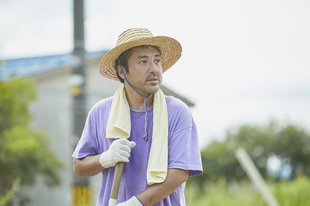 山田の部屋に、風呂を借りるために島田が上がりこんだことをきっかけに生活が一変