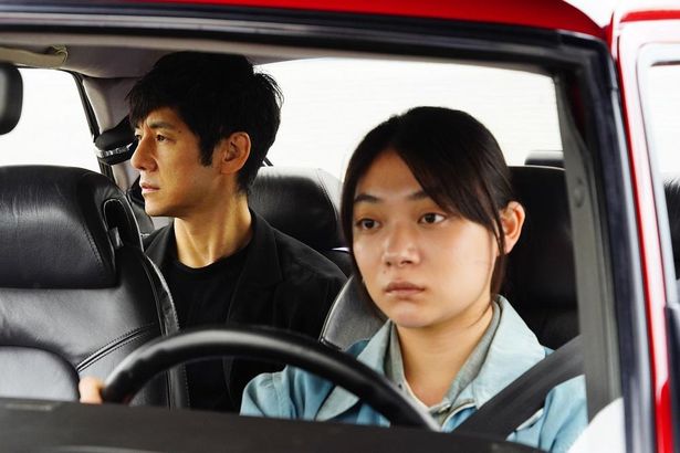【写真を見る】村上春樹の同名小説を映画化、妻を失った男と寡黙なドライバーが向かっている先とは？