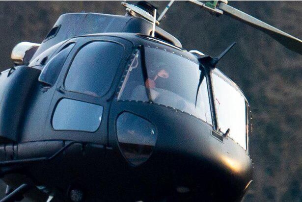 映画のなかじゃなくても自らヘリを操縦するトム、かっこよすぎる