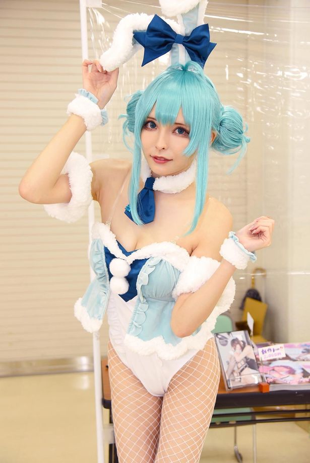 ボーカロイドの初音ミクに扮する ゆゆさん