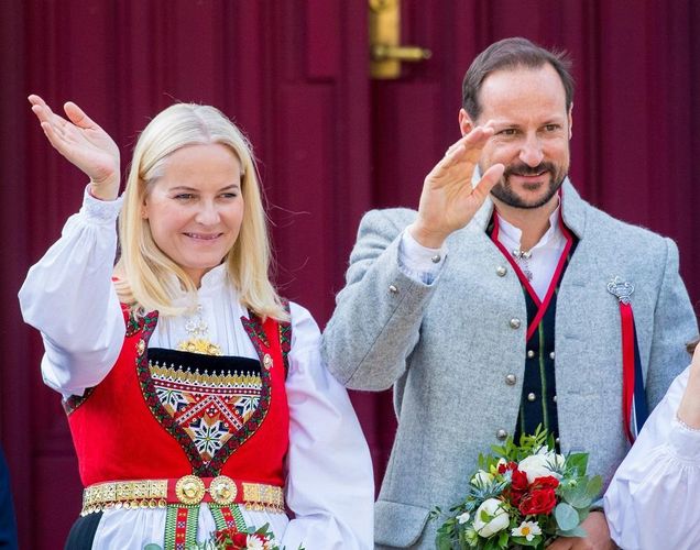 ノルウェー王室のホーコン王太子夫妻、“覚悟の結婚”から20周年！