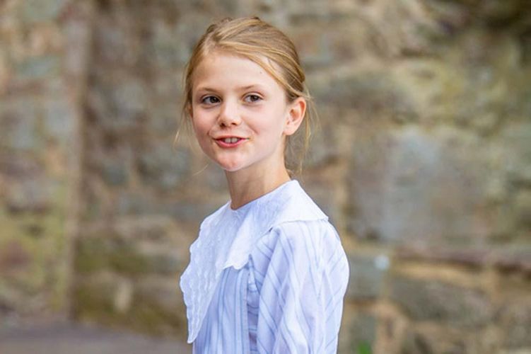 未来のスウェーデン国王のエステル王女、国旗カラーでオリパラ選手団を激励