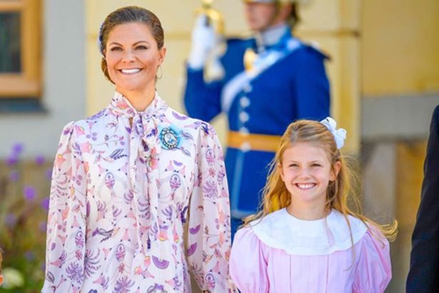 王位継承第1位のヴィクトリア皇太子と、第2位のエステル王女