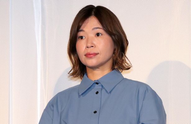 『浜の朝日の嘘つきどもと』の公開記念舞台挨拶に登壇した大久保佳代子