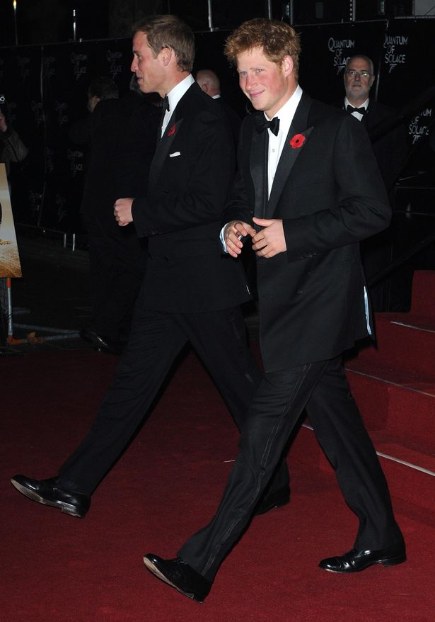 英国ロイヤルが出席してきた「007」のプレミア。写真は『007 慰めの報酬』(08)に登場したウィリアム王子＆ヘンリー王子