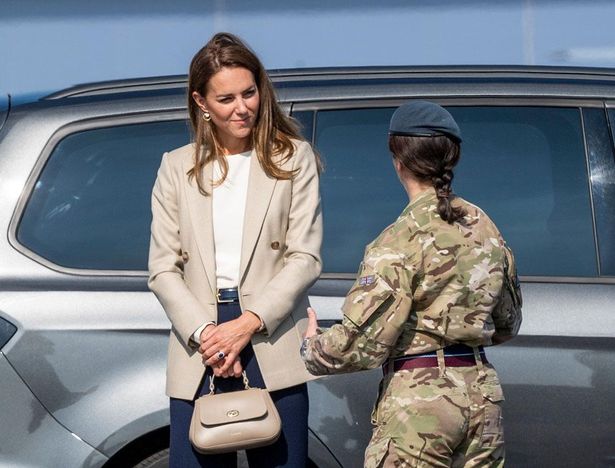 イギリス空軍ブライズノートン空軍基地を訪れたキャサリン妃