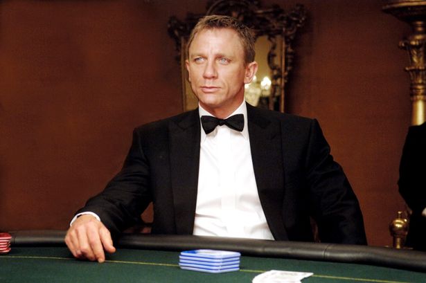 【写真を見る】かつて批判も受けたダニエル・クレイグ、6代目ボンド役としての初作品『007 カジノ・ロワイヤル』(06)が大ヒット