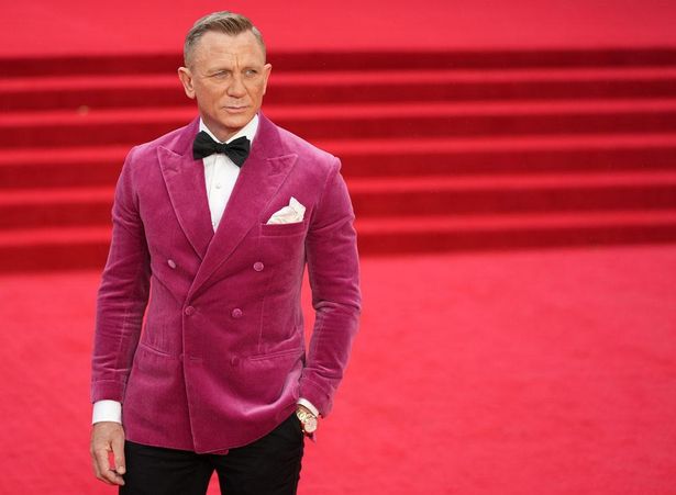 【写真を見る】ダニエル・クレイグ、最後の「007」プレミアにピンクジャケットで出席！