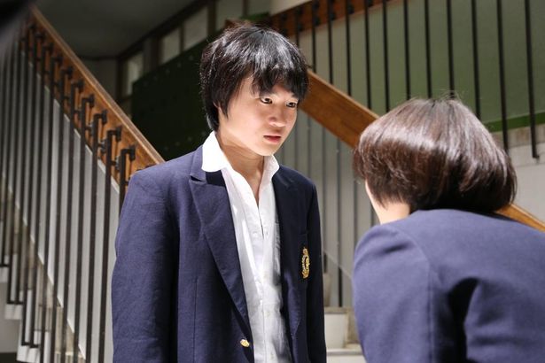 澄子は、同級生となった幼なじみの秀明(金井浩人)を執拗に脅迫し始める