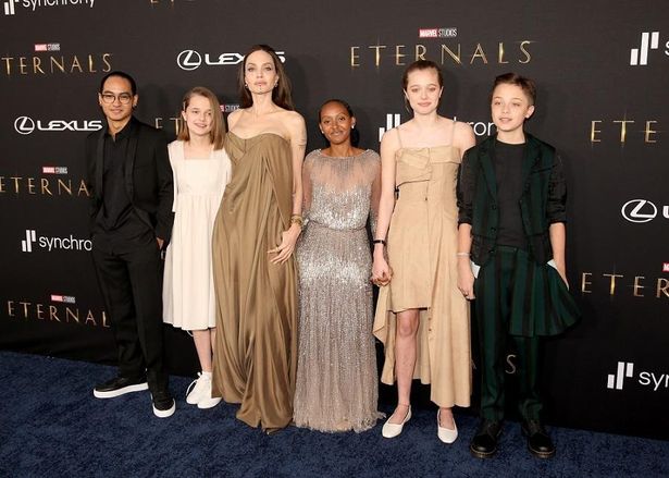 『エターナルズ』(公開中)のワールドプレミアで、アンジーと5人の子どもたちが華麗な衣装で出席