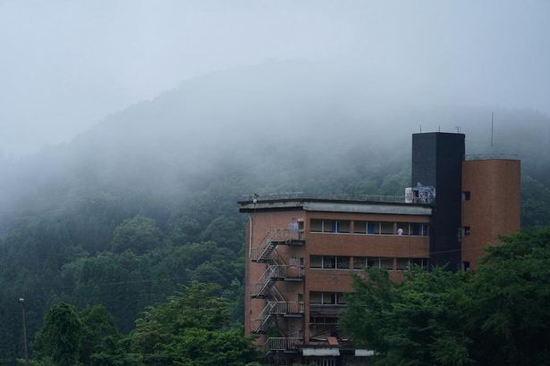 【写真を見る】最強の霊能力者も拒否反応！恐ろしい噂が絶えない坪野鉱泉とは…