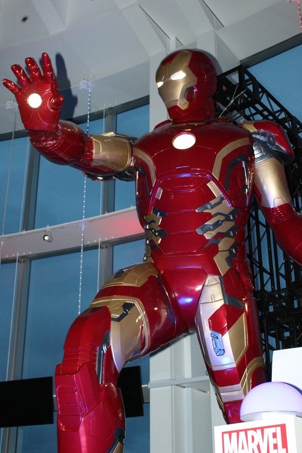 「マーベル展」の目玉展示、全長5メートルの超巨大アイアンマン