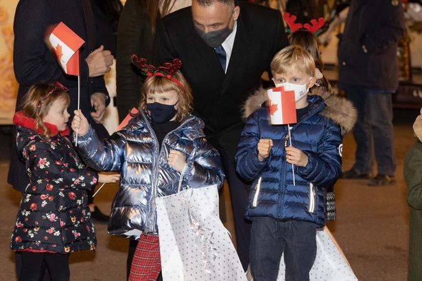 親族らと共に、カナダがテーマとなったクリスマスビレッジのオープニングセレモニーに出席