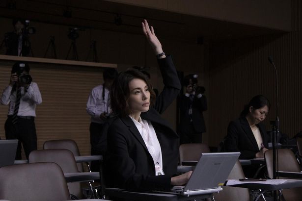 米倉が演じるのは不屈のジャーナリスト魂を持つ新聞記者、松田杏奈役