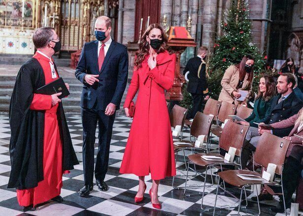 キャサリン妃は、自身が主催した「Royal Carols: Together at Christmas」に真っ赤なワントーンコーデで登場