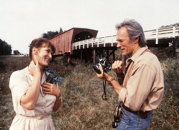 保守的な片田舎を舞台に、主婦のフランチェスカが、仕事でやって来た写真家のロバートと出会い、恋に落ちる『マディソン郡の橋』