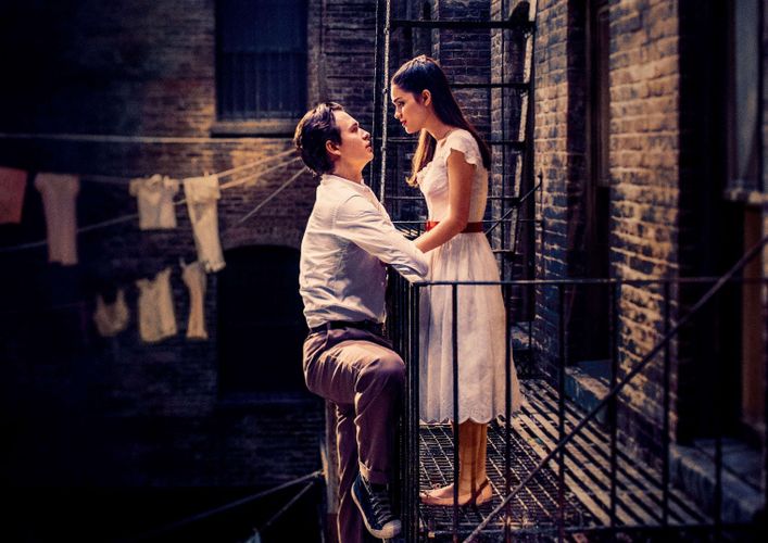 「ロミオとジュリエット」を基にした伝説のミュージカル『ウエスト・サイド・ストーリー』は決して一緒にはなれない恋人たちを描く“禁断の愛”の真骨頂！