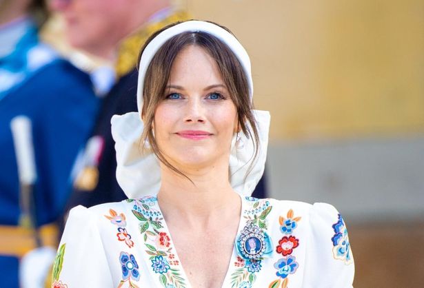 スウェーデンのソフィア妃、新年初公務でニューヘアスタイルを披露！