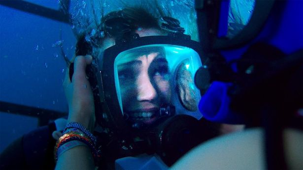 海底での脅威を描く『海底47m』で、過酷な水中撮影も経験しているロバーツ監督