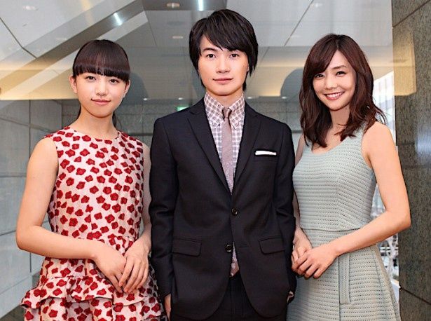 【写真を見る】神木隆之介＆倉科カナ＆清原果耶がさわやかな笑顔で登場！