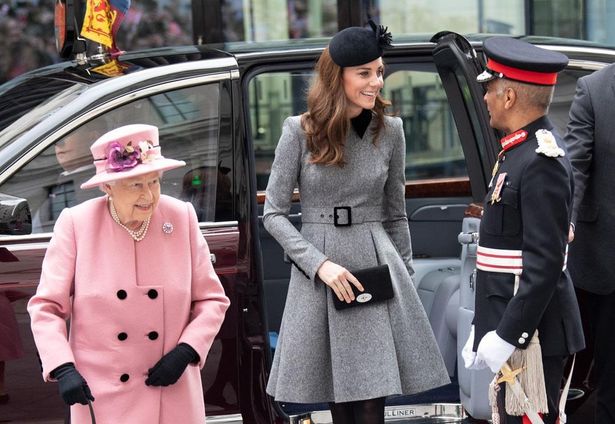 このコートは、2019年に初めてエリザベス女王とツーショット公務を行った際にも着用