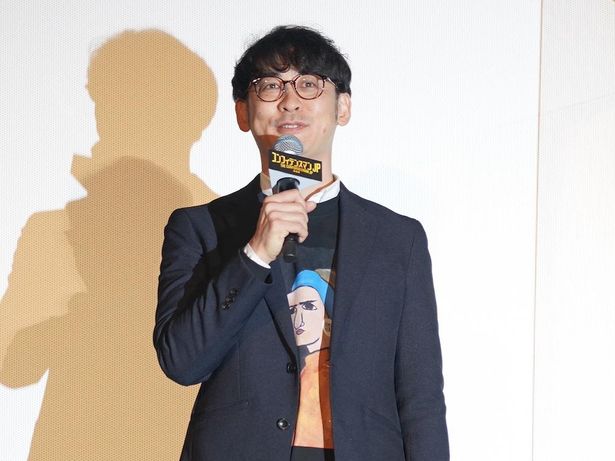 Tシャツをチラ見せで登場した田中亮監督