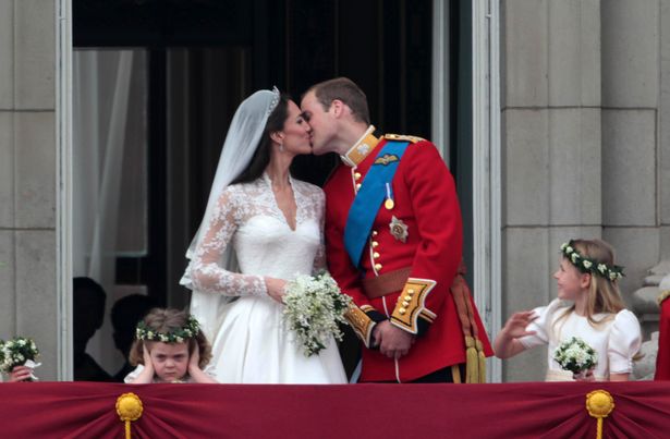 ウィリアム王子とキャサリン妃の結婚式の写真も展示される予定