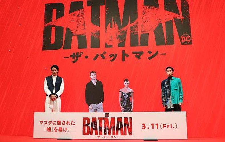 『ザ・バットマン』ロバート・パティンソンが“バーチャル来日”！磯村勇斗が歌舞伎町をおすすめ