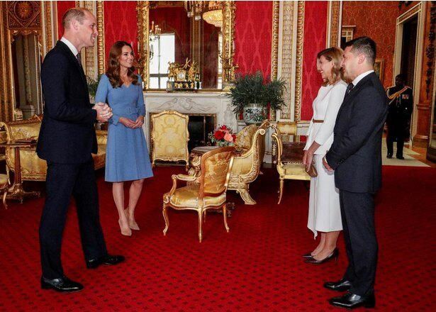 【写真を見る】2020年にウィリアム王子夫妻と対面したゼレンスキー大統領…英国やオランダのロイヤルから支持を受ける