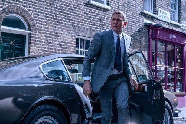 ダニエル・クレイグ、スーツがキマってる！「#永久保存版007」として『007／ノー・タイム・トゥ・ダイ』に集まった声を紹介