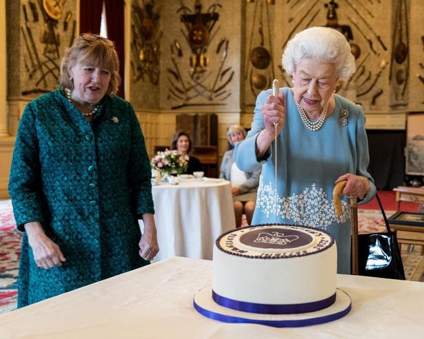 サンドリンガム・ハウスで在位70周年のレセプションを開催したエリザベス女王