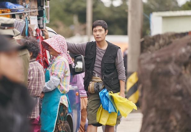 イ・ビョンホン出演ドラマ「私たちのブルース」など、韓国の人気俳優出演作が充実！