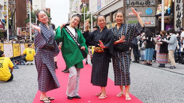 なかのまちやカラーズは、第14回沖縄国際映画祭を締めくくる「LAUGH&PEACE LIVE」に出演する