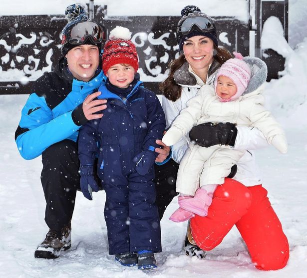 【写真を見る】ウィリアム王子一家、2016年に家族旅行で訪れたリゾート地を再訪！子どもたちが天使すぎる、当時の秘蔵写真