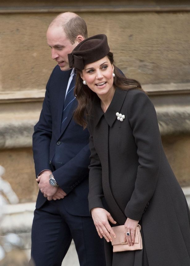 ルイ王子出産直前の2018年、お腹が大きかったキャサリン妃は黒の装いで礼拝に参加