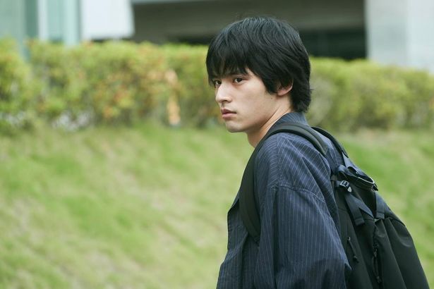 岡田健史が演じたのは、受験に失敗し、三流大学で燻った日々を送る青年の雅也