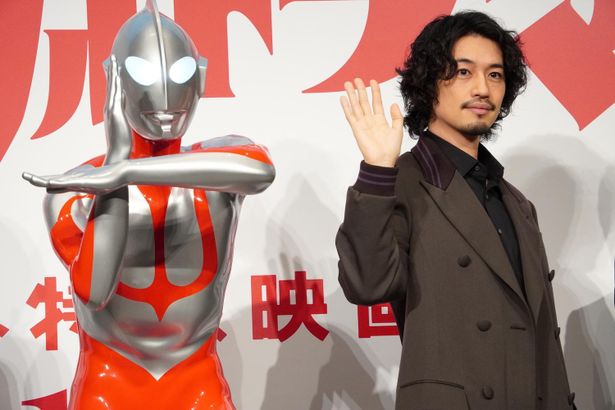 「ウルトラマンそのもの」と評された斎藤工