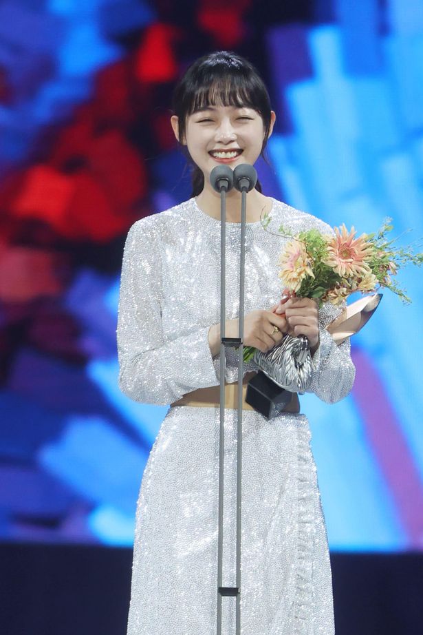 映画部門『Young Adult Matters』で新人女優賞を受賞したイ・ユミ