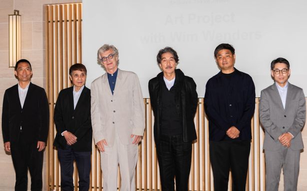 記者発表会には建築家の安藤忠雄や、長谷部健渋谷区長らが出席した