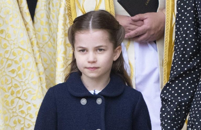 ウィリアム王子にそっくり！シャーロット王女、7歳の誕生日に愛犬との2ショットを初披露