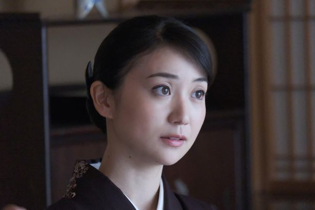 着物姿で切り取られた大島優子演じる長女のぞみの場面写真。