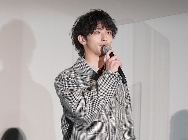 【写真を見る】DV男を熱演！「嫌いになりそう」という感想を苦笑いで受け止めた横浜流星