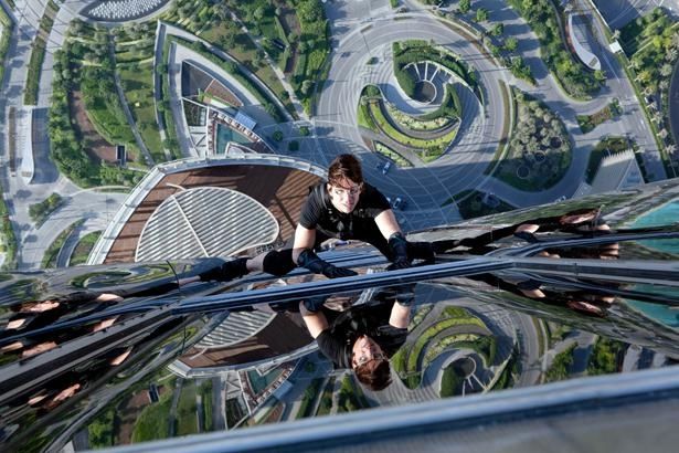 『ミッション：インポッシブル／ゴースト・プロトコル』では、世界一高いビル、ブルジュ・ハリファで危険なスタントをこなした