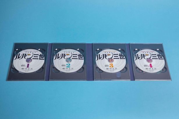 デジパックには本編と特典映像を収録したディスク4枚を収納(BOX II)