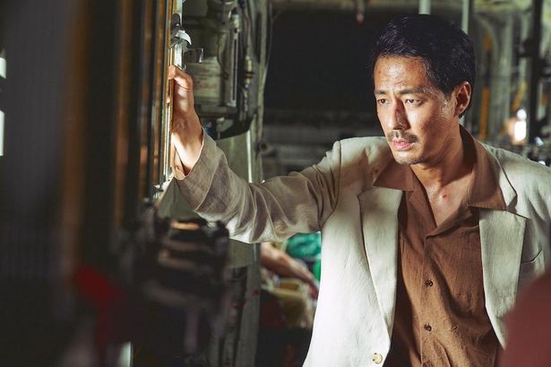 韓国参事官カン・テジン役は『ザ・キング』のチョ・インソン
