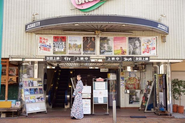 【写真を見る】南沙良が横浜のミニシアターの魅力を紹介