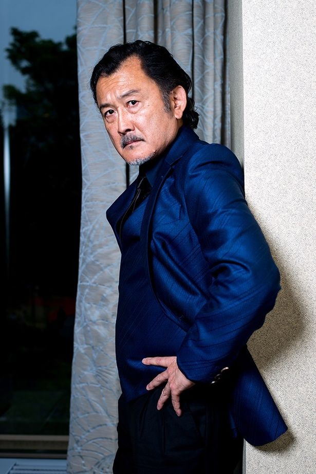 映画『ちょっと今から仕事やめてくる』で強烈なパワハラ上司を演じた吉田鋼太郎