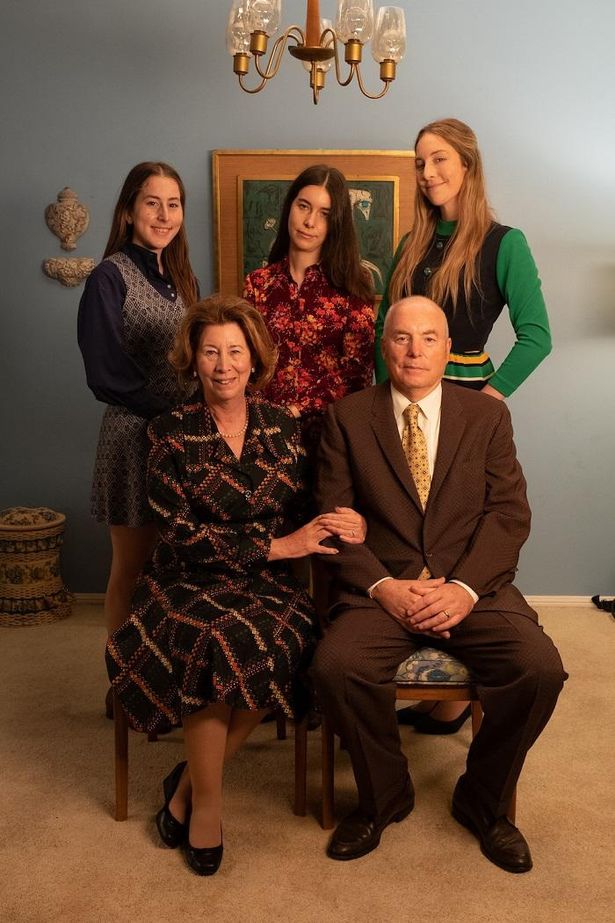 『リコリス・ピザ』劇中のアラナのファミリーは、アラナ・ハイムの実際の家族がリアルで出演